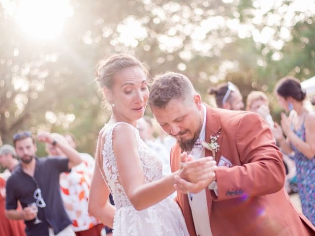 Le mariage de Clément et Célia à Savignac, Gironde 1