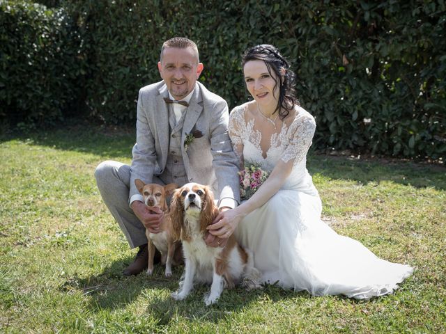 Le mariage de Frédéric  et Sandrine  à Chazelles-sur-Lyon, Loire 15