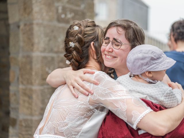 Le mariage de Antoine et Clélia à Vaudry, Calvados 42