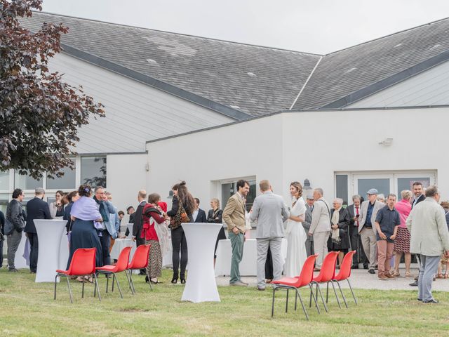 Le mariage de Antoine et Clélia à Vaudry, Calvados 55