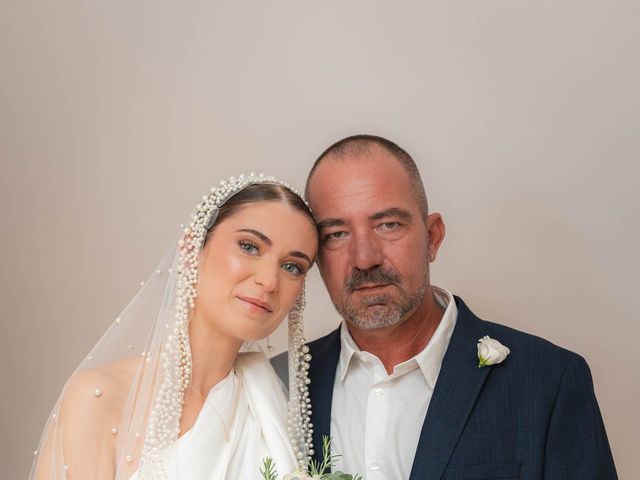 Le mariage de Cassandra et Hichem à Cuy, Yonne 14