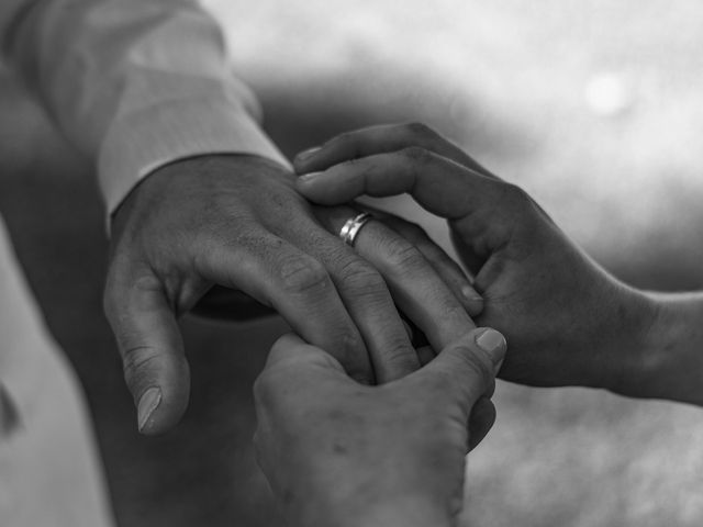 Le mariage de Pierre et Charlotte à Saint-Martin-de-Castillon, Vaucluse 34