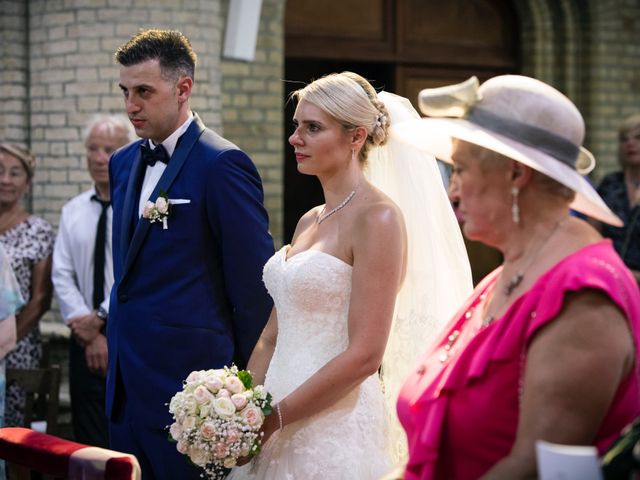 Le mariage de Rémy et Amandine à Bergues, Nord 61