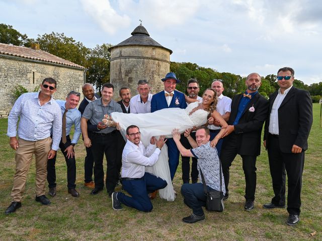 Le mariage de Steve et Amandine à Benon, Charente Maritime 44