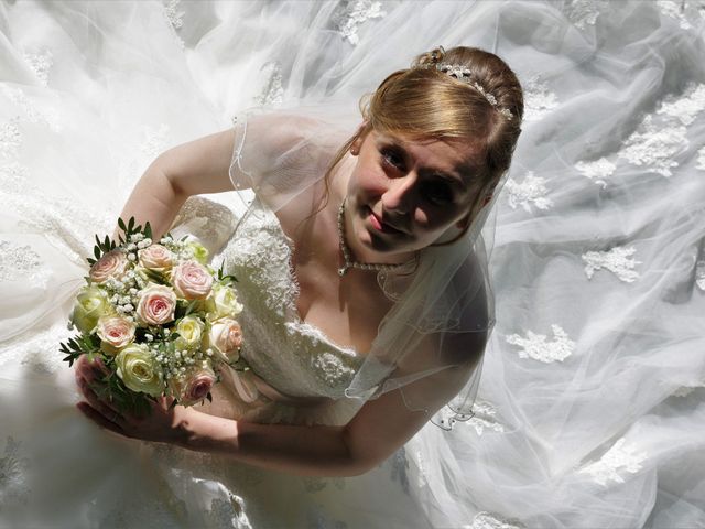 Le mariage de Rémy et Naomi à Saint-Martin-de-Mailloc, Calvados 27