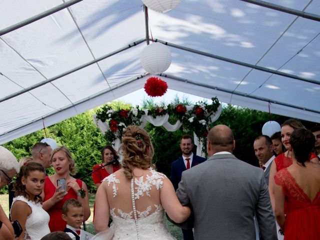 Le mariage de Pierre et Caroline à Rozier-en-Donzy, Loire 10