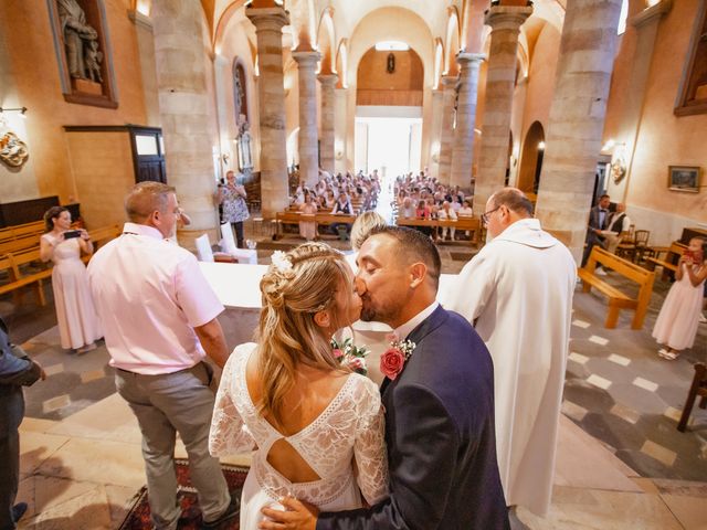 Le mariage de Damien et Élodie à Moissat, Puy-de-Dôme 22