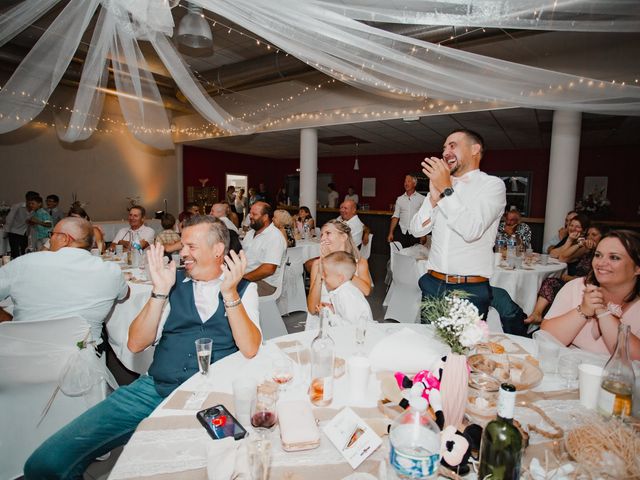 Le mariage de Damien et Élodie à Moissat, Puy-de-Dôme 85