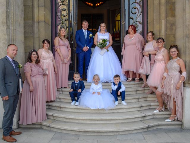 Le mariage de Christophe et Vanessa à Béthune, Pas-de-Calais 12