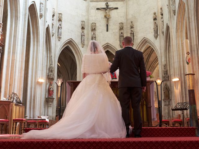 Le mariage de John et Elodie à Tuffé, Sarthe 53