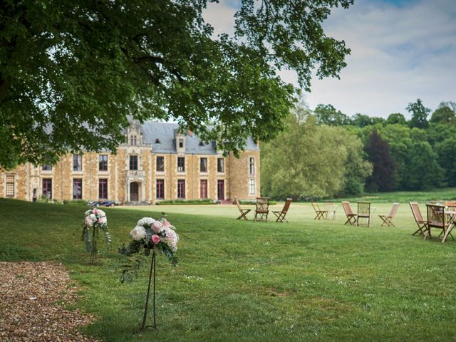 Le mariage de John et Elodie à Tuffé, Sarthe 63