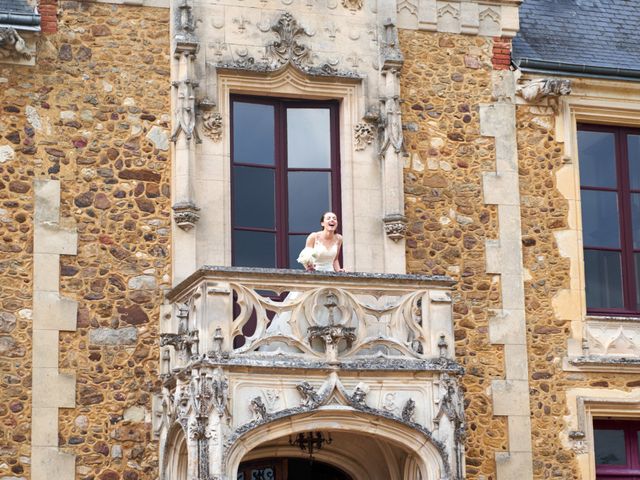 Le mariage de John et Elodie à Tuffé, Sarthe 81