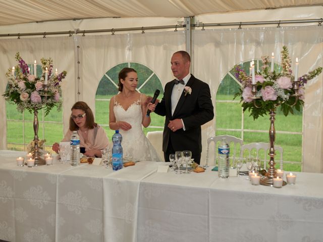 Le mariage de John et Elodie à Tuffé, Sarthe 94