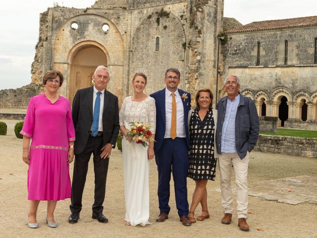 Le mariage de Olivier et Albane à Surgères, Charente Maritime 42