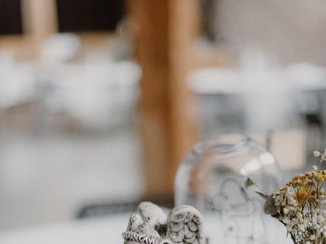 Le mariage de Damien et Elodie à Bourg-de-Thizy, Rhône 4