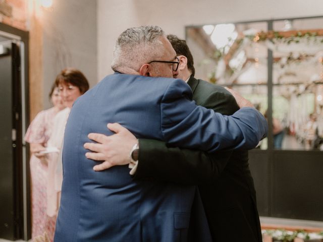 Le mariage de Damien et Elodie à Bourg-de-Thizy, Rhône 74