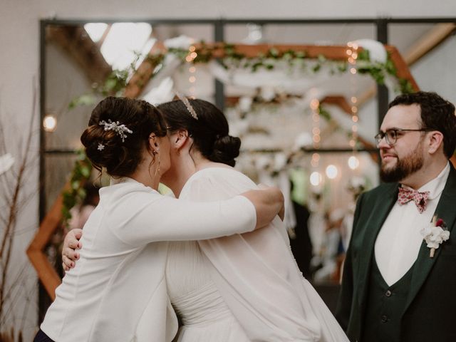 Le mariage de Damien et Elodie à Bourg-de-Thizy, Rhône 85