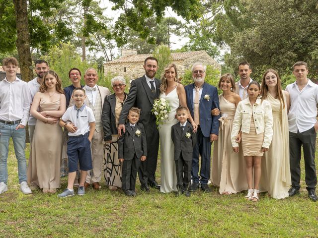 Le mariage de Jean-Yves et Emilie à Saint-Trojan-les-Bains, Charente Maritime 33