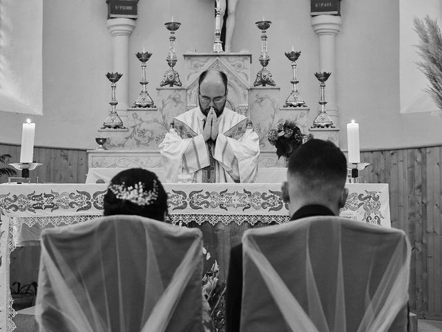 Le mariage de Loic et Mathilde à Marols, Loire 2