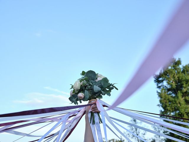 Le mariage de Loic et Mathilde à Marols, Loire 11