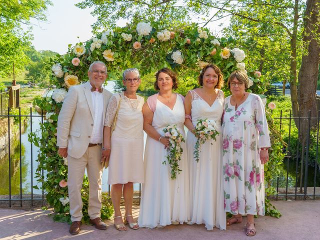 Le mariage de Flora et Emilie à Feuguerolles-Bully, Calvados 36
