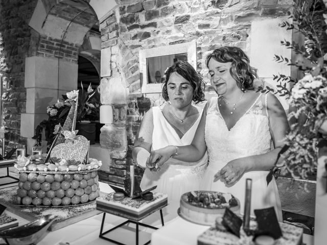 Le mariage de Flora et Emilie à Feuguerolles-Bully, Calvados 63