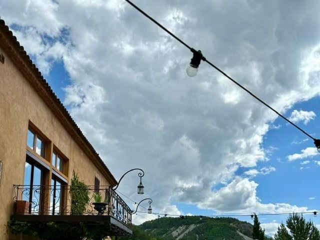 Le mariage de Lo et Julia à Saint-Benoit, Alpes-de-Haute-Provence 3