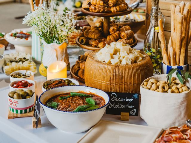 Le mariage de Guillaume et Anne-Sophie à Surgères, Charente Maritime 13