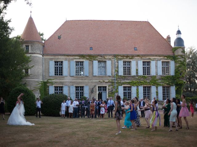 Le mariage de Dylan et Elodie à Anzy-le-Duc, Saône et Loire 35