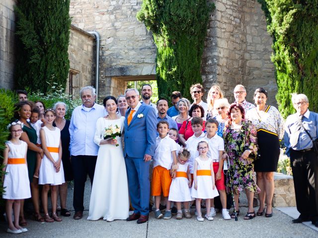 Le mariage de Jean-Charles et Marie-Ange à Les Angles, Gard 17