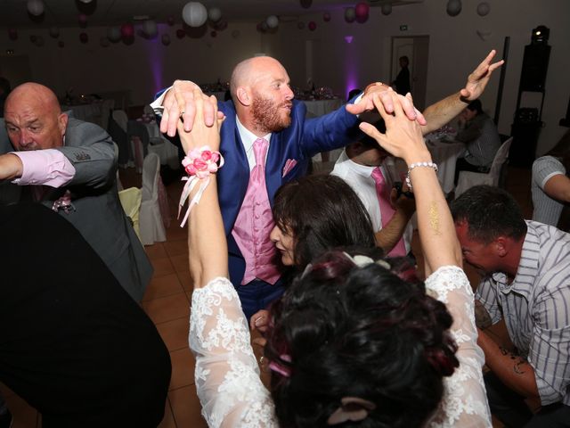 Le mariage de Nathalie et Alexandre à Ventabren, Bouches-du-Rhône 58