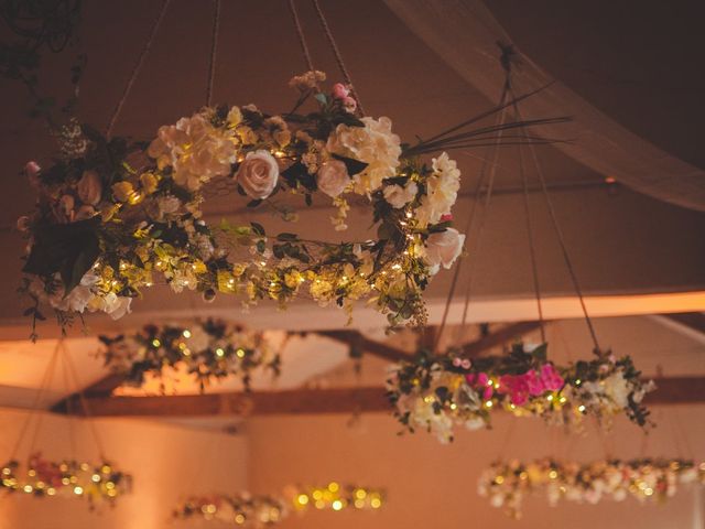 Le mariage de Simon et Célia à Mably, Loire 84