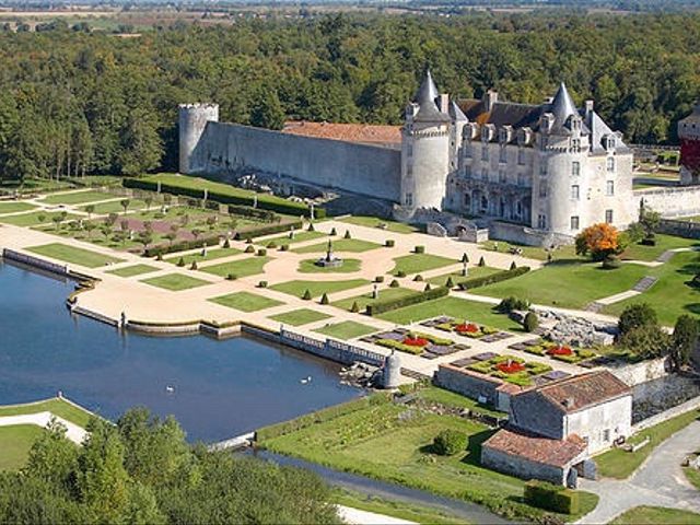 Le mariage de Marc Antoine et Julie à Saintes, Charente Maritime 1