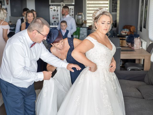 Le mariage de Bastien et Marina à Ons-en-Bray, Oise 16