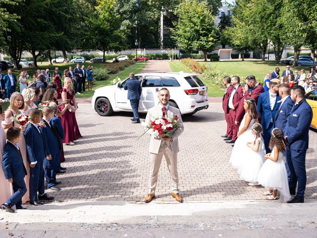 Le mariage de Bastien et Marina à Ons-en-Bray, Oise 18