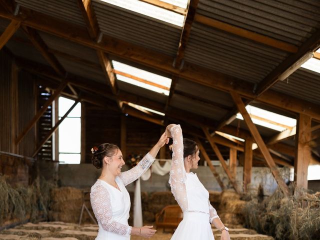 Le mariage de Océane et Juliette à Saint-Georges-de-Mons, Puy-de-Dôme 37