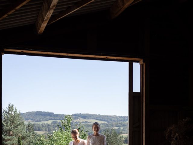 Le mariage de Océane et Juliette à Saint-Georges-de-Mons, Puy-de-Dôme 41