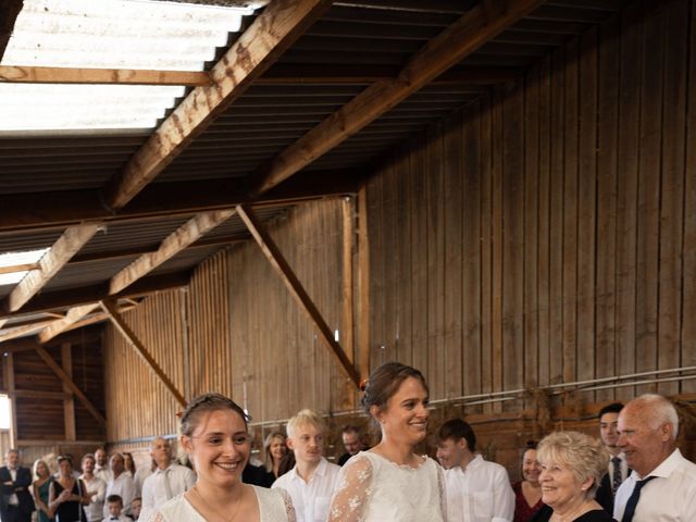 Le mariage de Océane et Juliette à Saint-Georges-de-Mons, Puy-de-Dôme 43