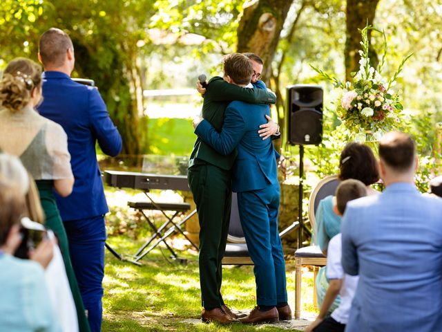 Le mariage de Cyril et Gaëtan à Les Herbiers, Vendée 59