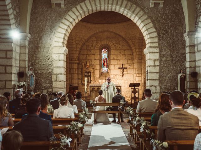 Le mariage de Mathieu et Céline à Antonne-et-Trigonant, Dordogne 33