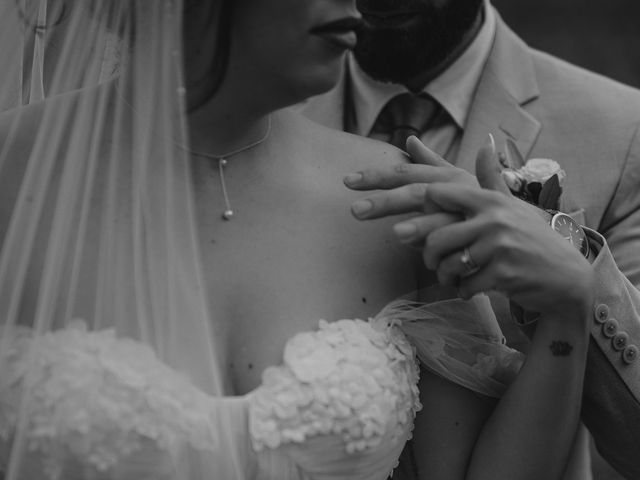 Le mariage de Kevin et Elina à Villeneuve-les-Avignon, Gard 92