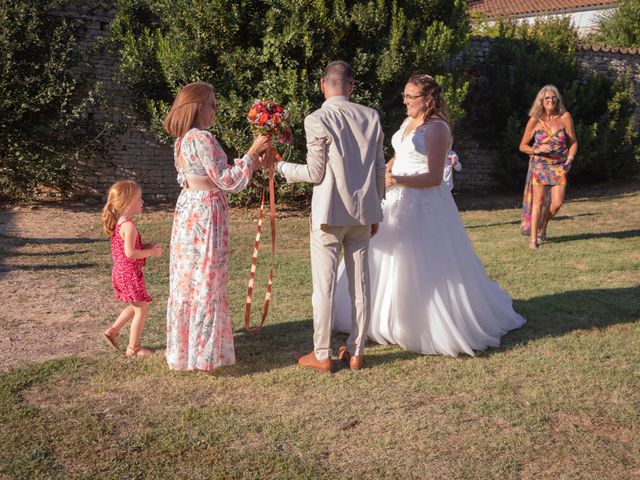 Le mariage de Aurélien et Amandine à Saint-Sauveur-d&apos;Aunis, Charente Maritime 32