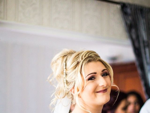 Le mariage de Aziz et Amandine à Vernon, Eure 13