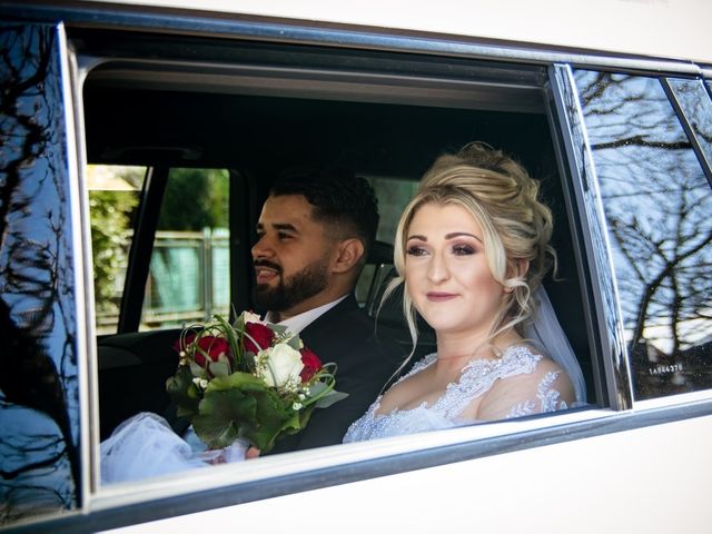Le mariage de Aziz et Amandine à Vernon, Eure 17
