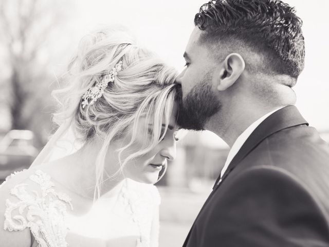 Le mariage de Aziz et Amandine à Vernon, Eure 1