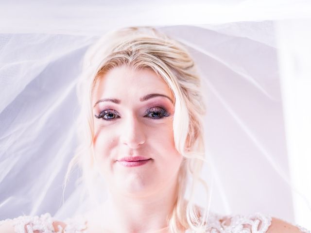 Le mariage de Aziz et Amandine à Vernon, Eure 35