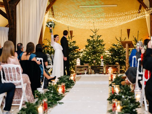 Le mariage de Sophia et Julian à La Madeleine-Villefrouin, Loir-et-Cher 37