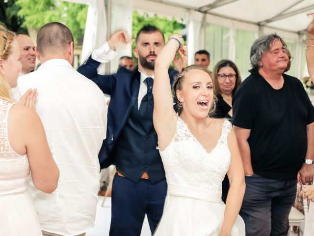 Le mariage de Alexandre et Laura à Montreuil, Seine-Saint-Denis 166