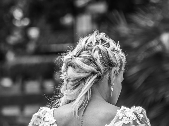 Le mariage de Frederique et Christelle à Le Barp, Gironde 18