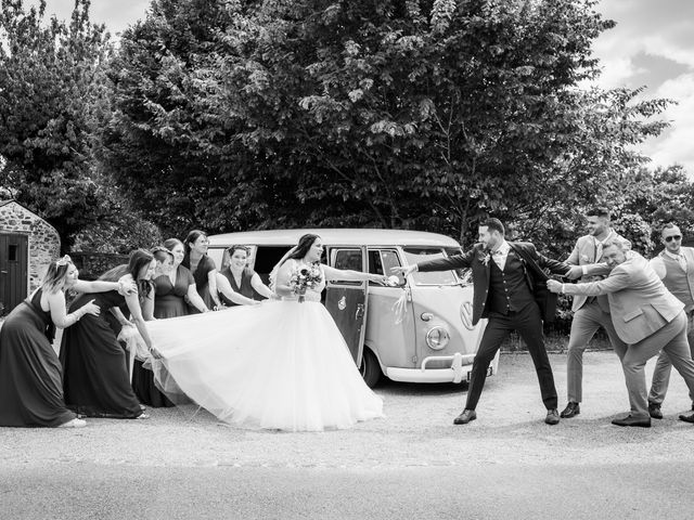 Le mariage de Romain et Manon à Méral, Mayenne 1